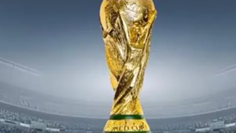 梅西与皇马巅峰对决：成就对比何者更胜一筹？